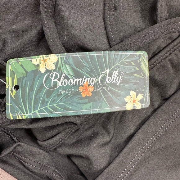 Blooming Jelly Womens Built in Bra Tank Tops Removable Padded Workout Top - Picture 3 of 6